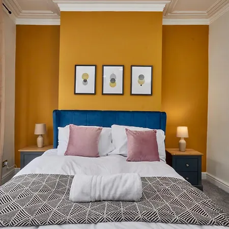 度假居 3 Bedroom Near Seafront 雷德卡