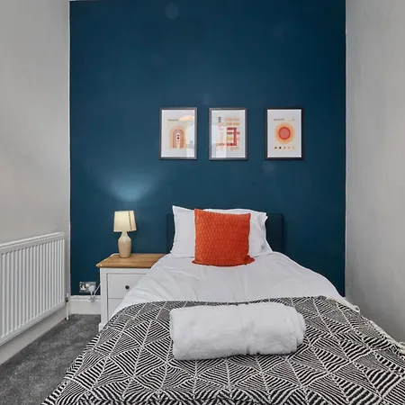 בית נופש 3 Bedroom Near Seafront