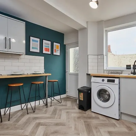 3 Bedroom Near Seafront בית נופש *