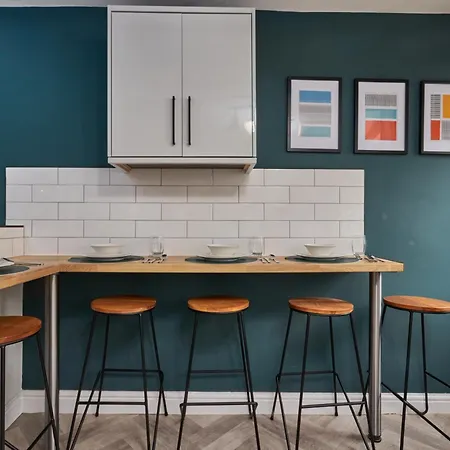 3 Bedroom Near Seafront בית נופש *