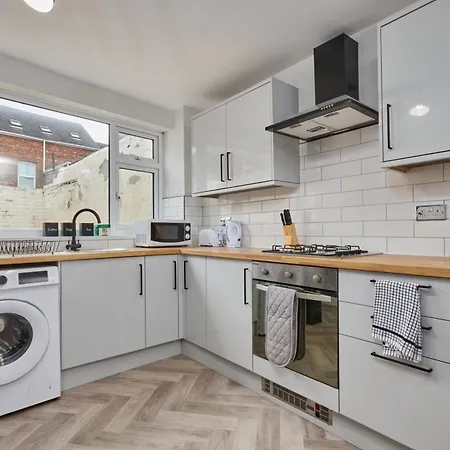 בית נופש 3 Bedroom Near Seafront *