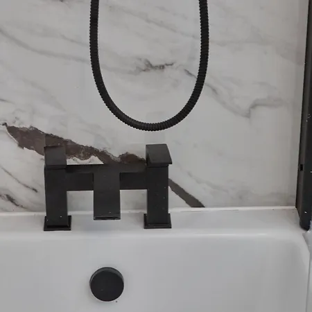 בית נופש 3 Bedroom Near Seafront *